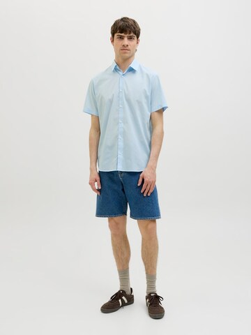 JJ Rebel - Ajuste confortable Camisa 'JREBGAVIN' en azul