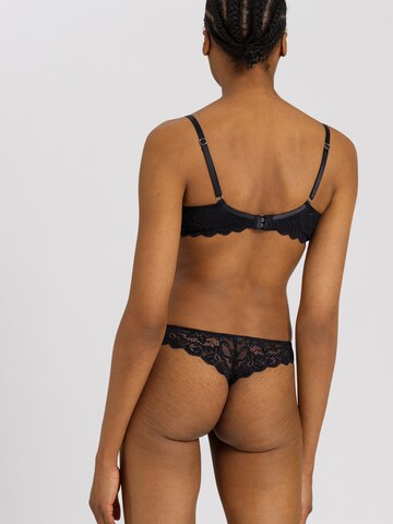 Hanro Balconette BH 'Moments' in Schwarz