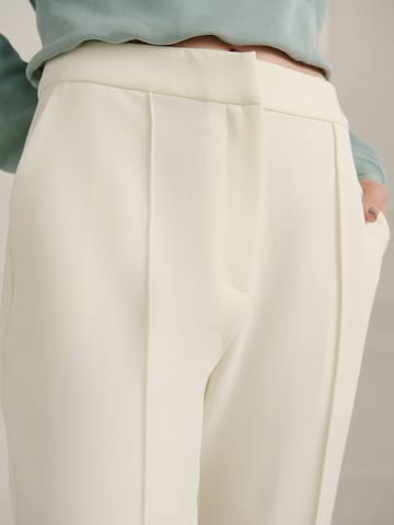 Guido Maria Kretschmer Women Regular Pleated Pants 'Elise' in White