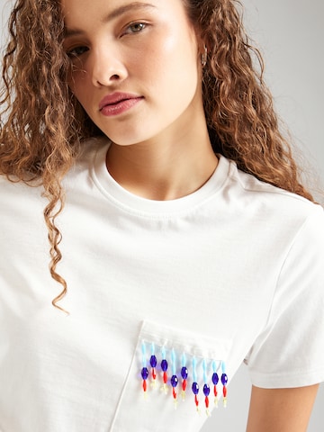 ONLY - Camiseta 'TRIBE' en blanco