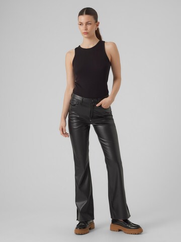 VERO MODA - Acampanado Pantalón 'SELMA' en negro