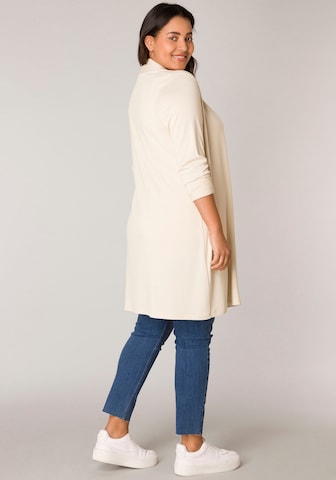 BASE LEVEL CURVY Strickjacke in Beige