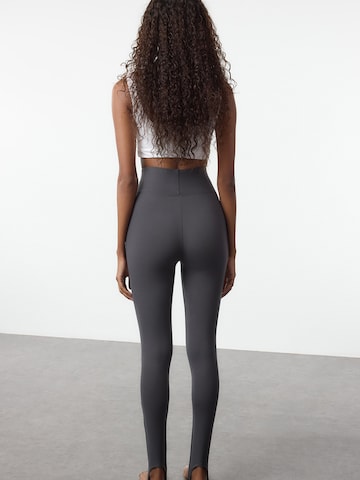 Trendyol Skinny Leggings i grå