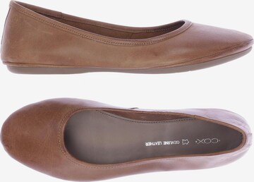 COX Flats & Loafers in 39 in Brown: front