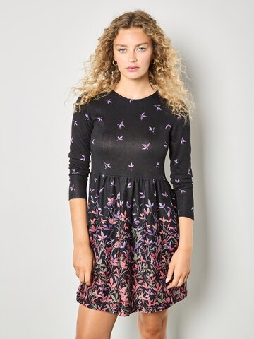Robe Apricot en noir : devant