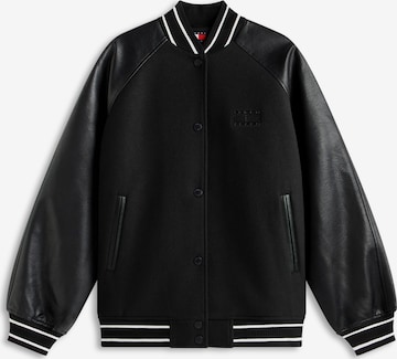 Tommy Jeans Välikausitakki värissä musta: etupuoli