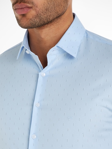 Calvin Klein Slim Fit Businesshemd in Blau