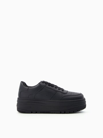 Bershka Sneaker in Schwarz