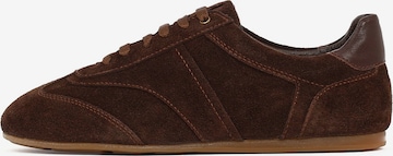 Baskets basses Derimod en marron : devant