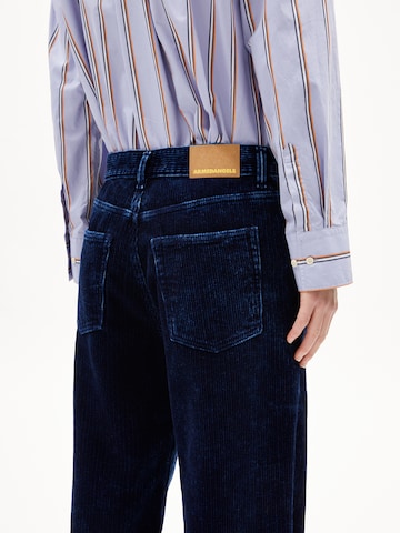 Loosefit Pantalon ARMEDANGELS en bleu