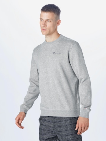 Coupe regular Sweat-shirt 'Legacy' Champion Authentic Athletic Apparel en gris : devant