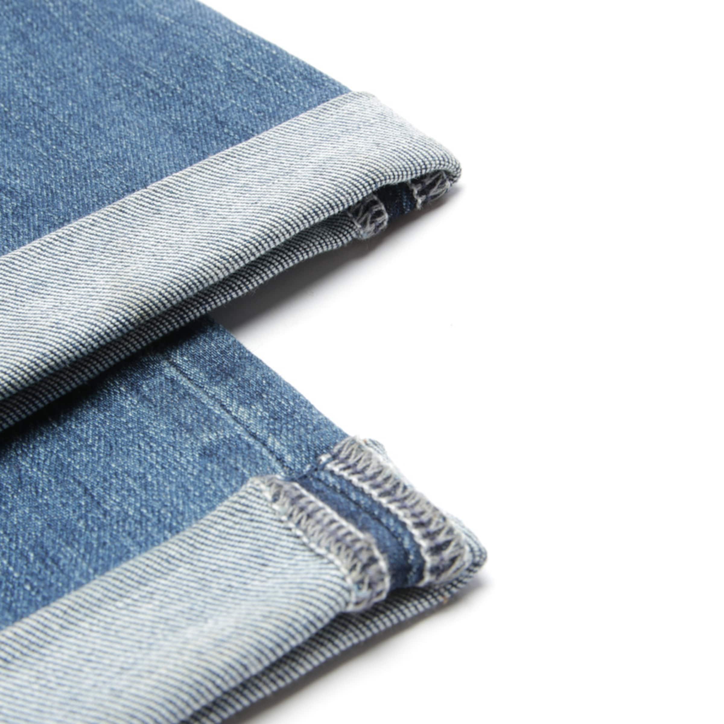 AG Jeans Jeans in 24 in Blue