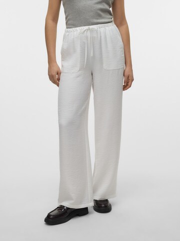 Wide leg Pantaloni 'Melaney' di VERO MODA in bianco: frontale