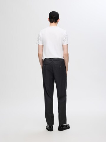 SELECTED HOMME Tapered Pleated Pants in Black