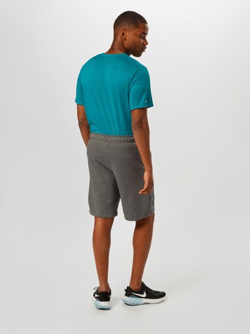 NIKE Regular NIKE Trainingsshorts in Grau