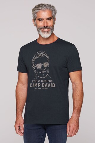 CAMP DAVID T-Shirt mit Mega Print in Blau: Vorderseite