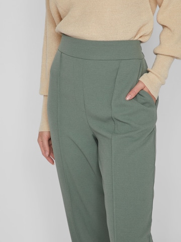 regular Pantaloni con piega frontale 'Clua' di VILA in verde