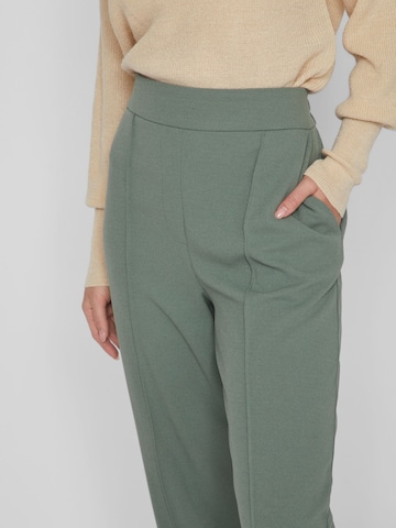 VILA Regular Pantalon 'Clua' in Groen