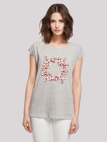 F4NT4STIC T-Shirt 'Rosa Frühlings Blumenkranz Dekor' in Grau: Vorderseite
