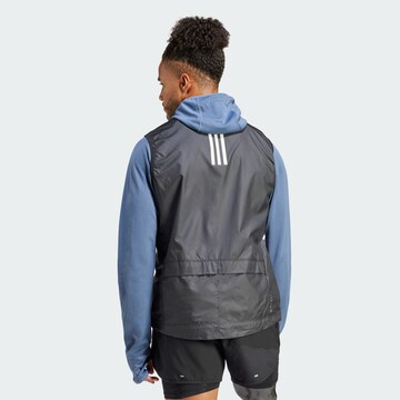 Gilet sportivo 'Own the Run' di ADIDAS PERFORMANCE in grigio