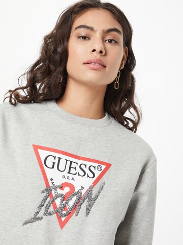 Bluză de molton de la GUESS pe gri