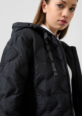 QS Between-Season Jacket in Black: side