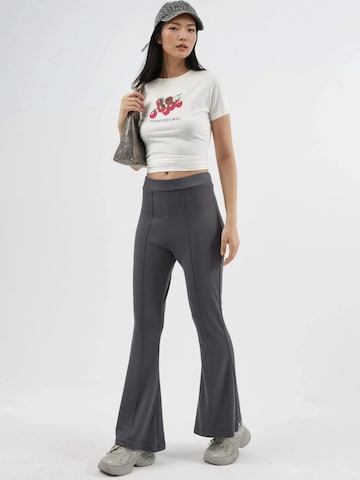 Hiccup - Flared Calças em cinzento