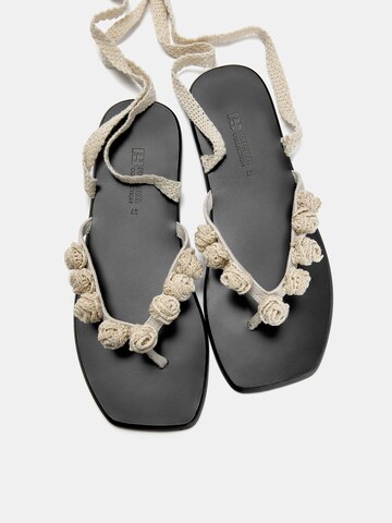 Séparateur d'orteils Pull&Bear en beige