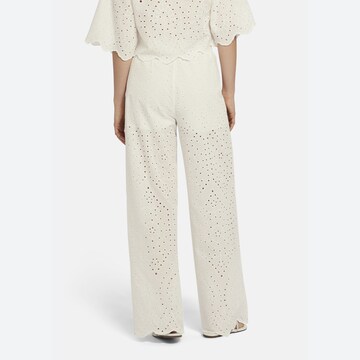 Nicowa Loose fit Trousers in White: front