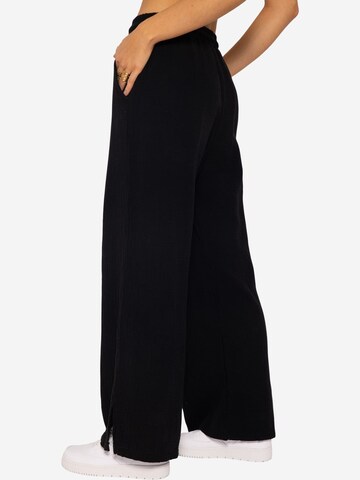 Loosefit Pantaloni di SASSYCLASSY in nero