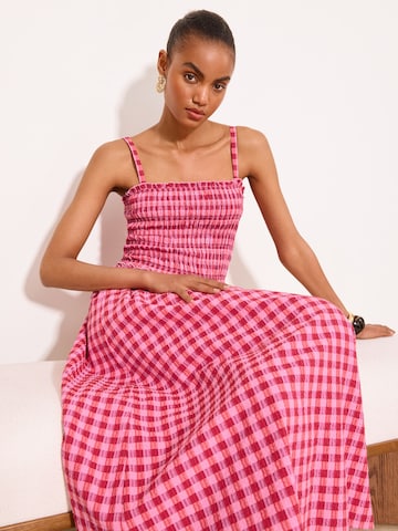 Robe d’été Lipsy en rouge