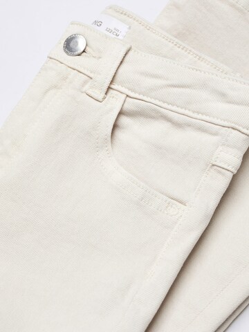 MANGO KIDS Rozkloszowany krój Jeansy w kolorze biały