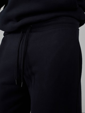 DAN FOX APPAREL Tapered Jogginghose 'Danilo' (GOTS) in Schwarz