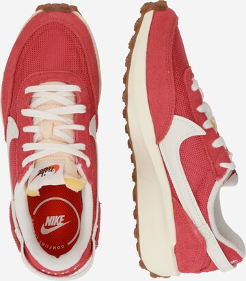 Nike Sportswear - Sapatilhas baixas 'Waffle Debut' em vermelho