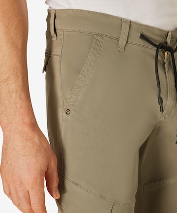 PIONEER Tapered Cargohose in Braun