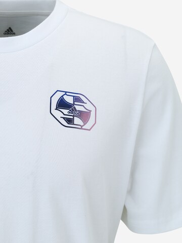 ADIDAS SPORTSWEAR - Camiseta funcional 'Worldwide Hoops Story Graphic' en blanco