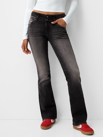 Bershka Boot cut Jeans in Black: front