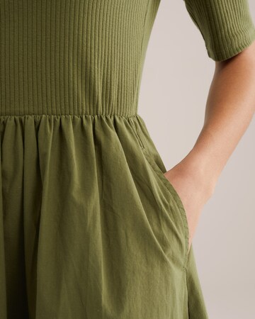 WE Fashion Рокля в зелено