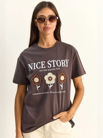 T-shirt 'T-Shirts' Bianco Lucci en marron