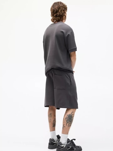 Loosefit Pantalon Pull&Bear en gris