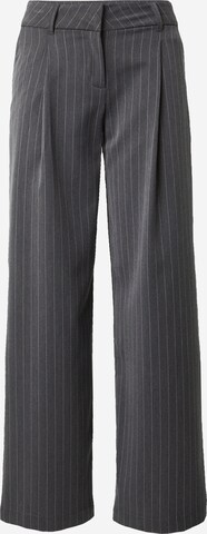 Loosefit Pantaloni con pieghe di Monki in grigio: frontale