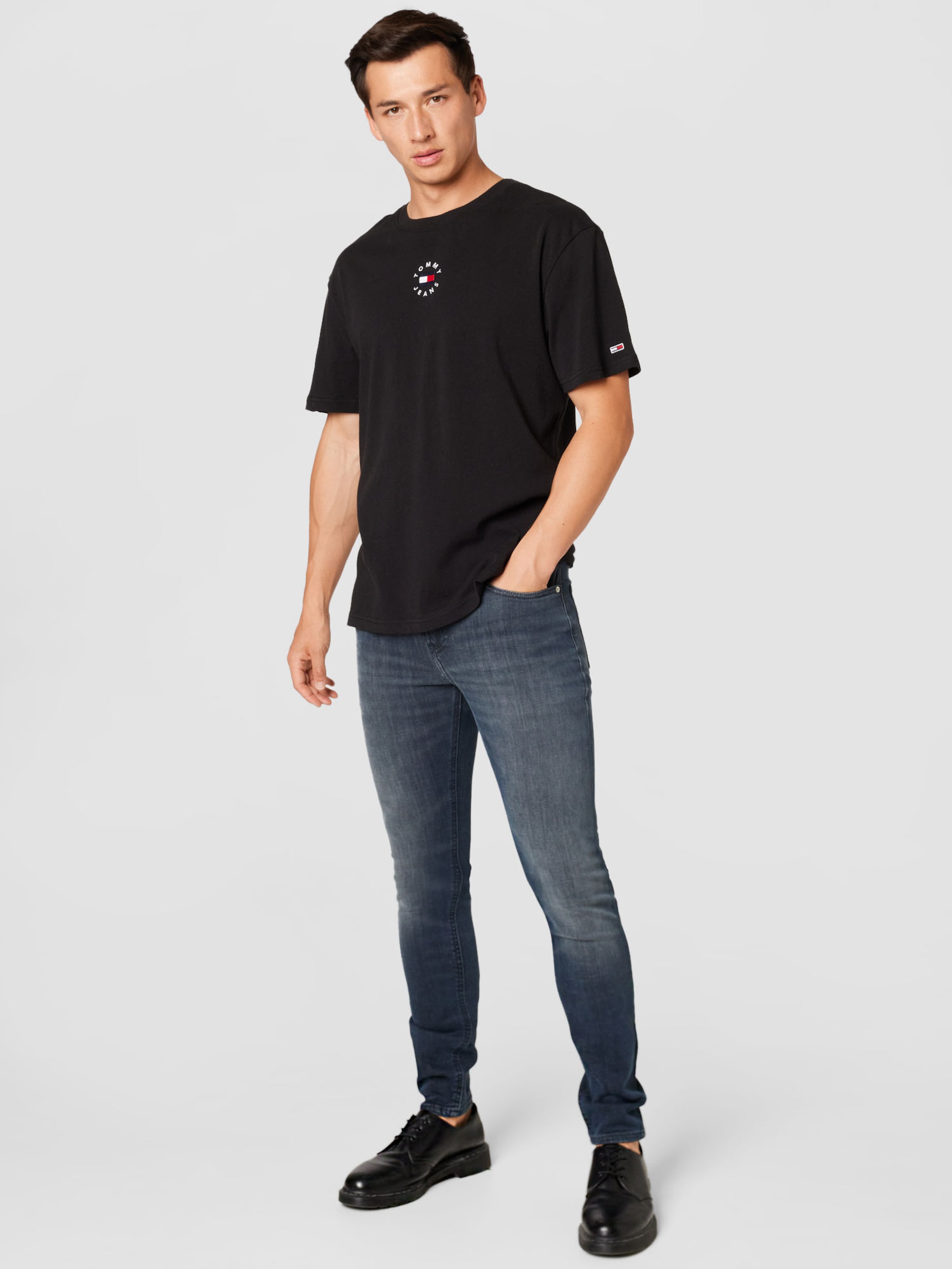 Männer Große Größen Tommy Jeans T-Shirt in Schwarz - UO61225 Männer Große Größen Tommy Jeans T-Shirt in Schwarz - UO61225