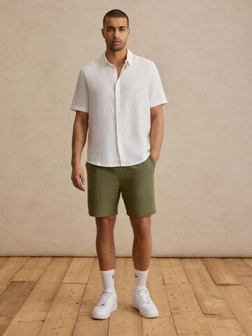 DAN FOX APPAREL Regular Shorts 'Maddox' in Grün