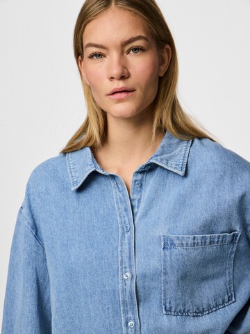 PIECES Blus 'Maisie' i blå