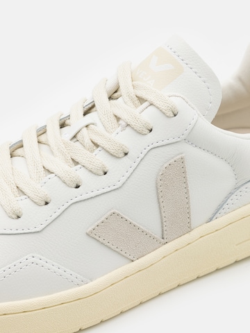 Veja Nízke tenisky 'V-90' - Biela