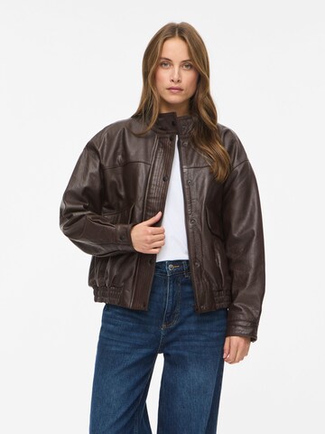Veste mi-saison 'JADA' VILA en marron : devant