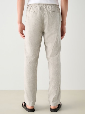 Next - regular Pantalón en marrón