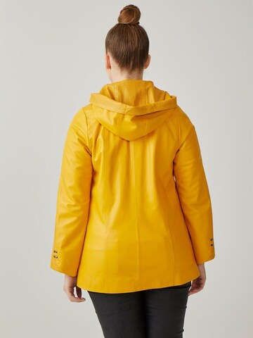 Cappotto di mezza stagione di Ikigai the City in giallo