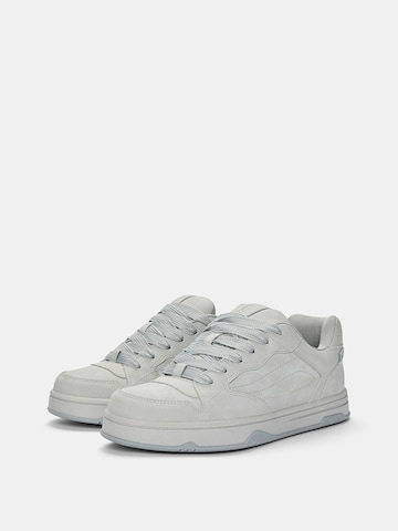 Pull&Bear Trampki niskie w kolorze szary