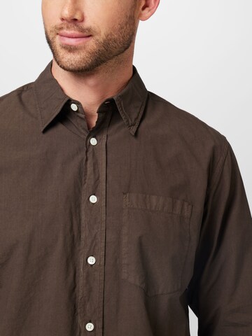 Coupe regular Chemise 'Algot' NORSE PROJECTS en marron